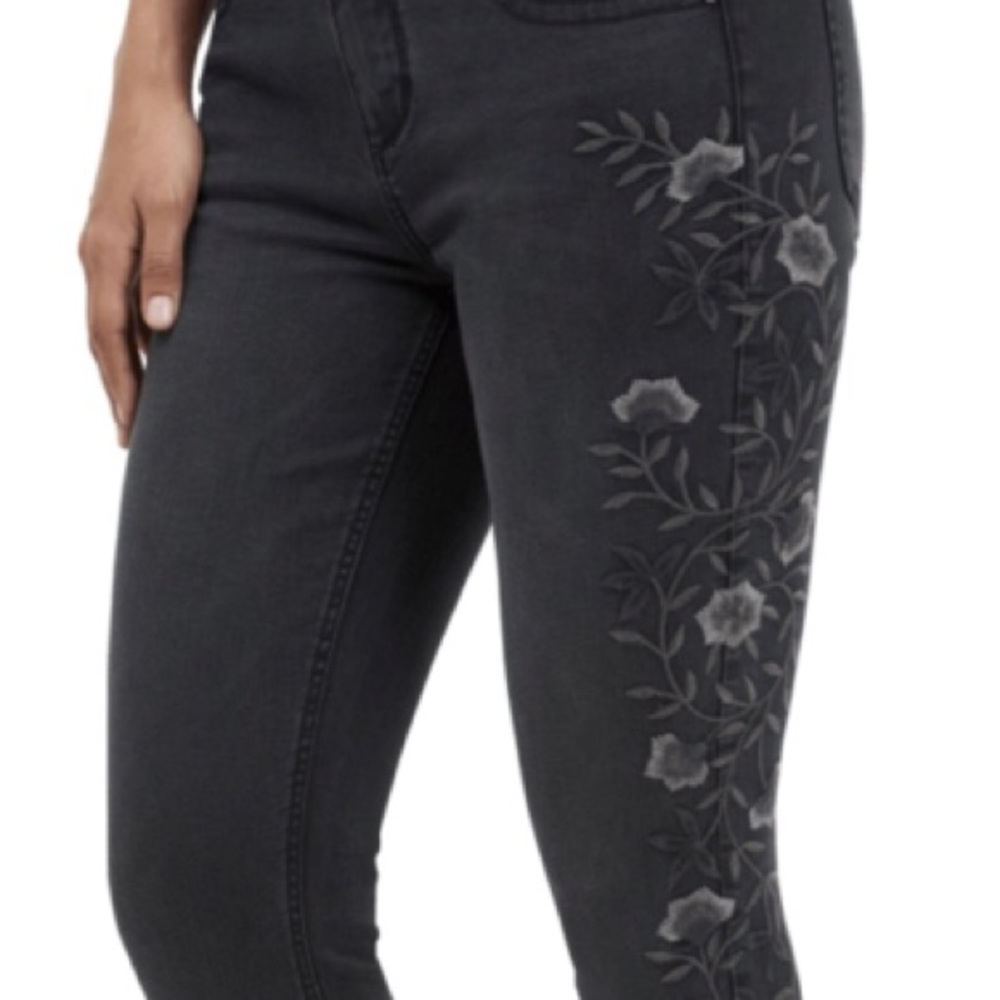 New. Size 4!!! NWT LAST PAIR - Picture 3 of 8